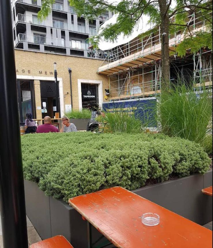 Comfortable En-suite Near Metro, Steps From Elizabeth Line Hotel London