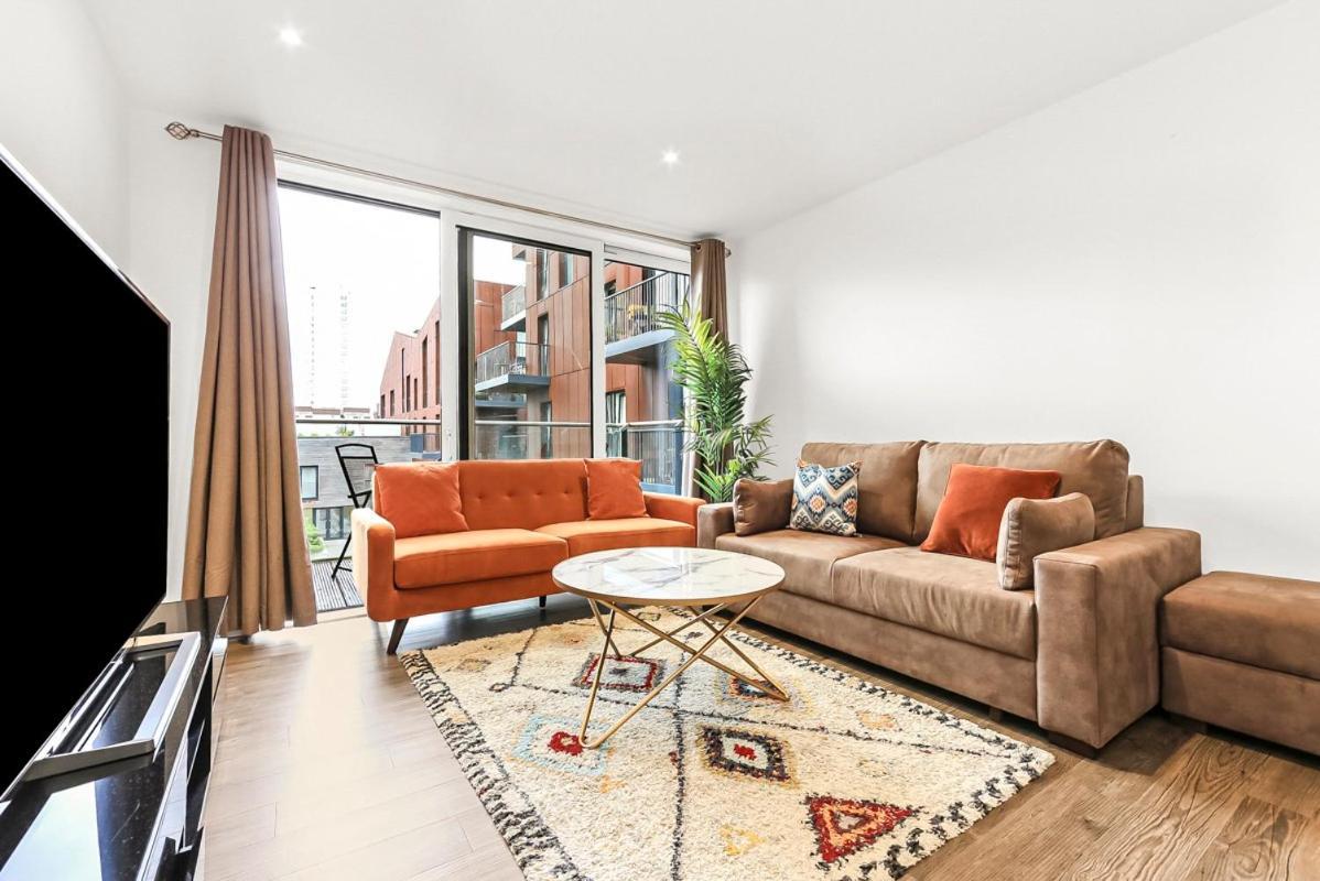 Apartment Modern 2 Bed 2 Bath Flat With Balcony Surrey Quays *