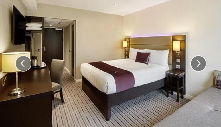 Comfortable En-suite Near Metro, Steps From Elizabeth Line *
