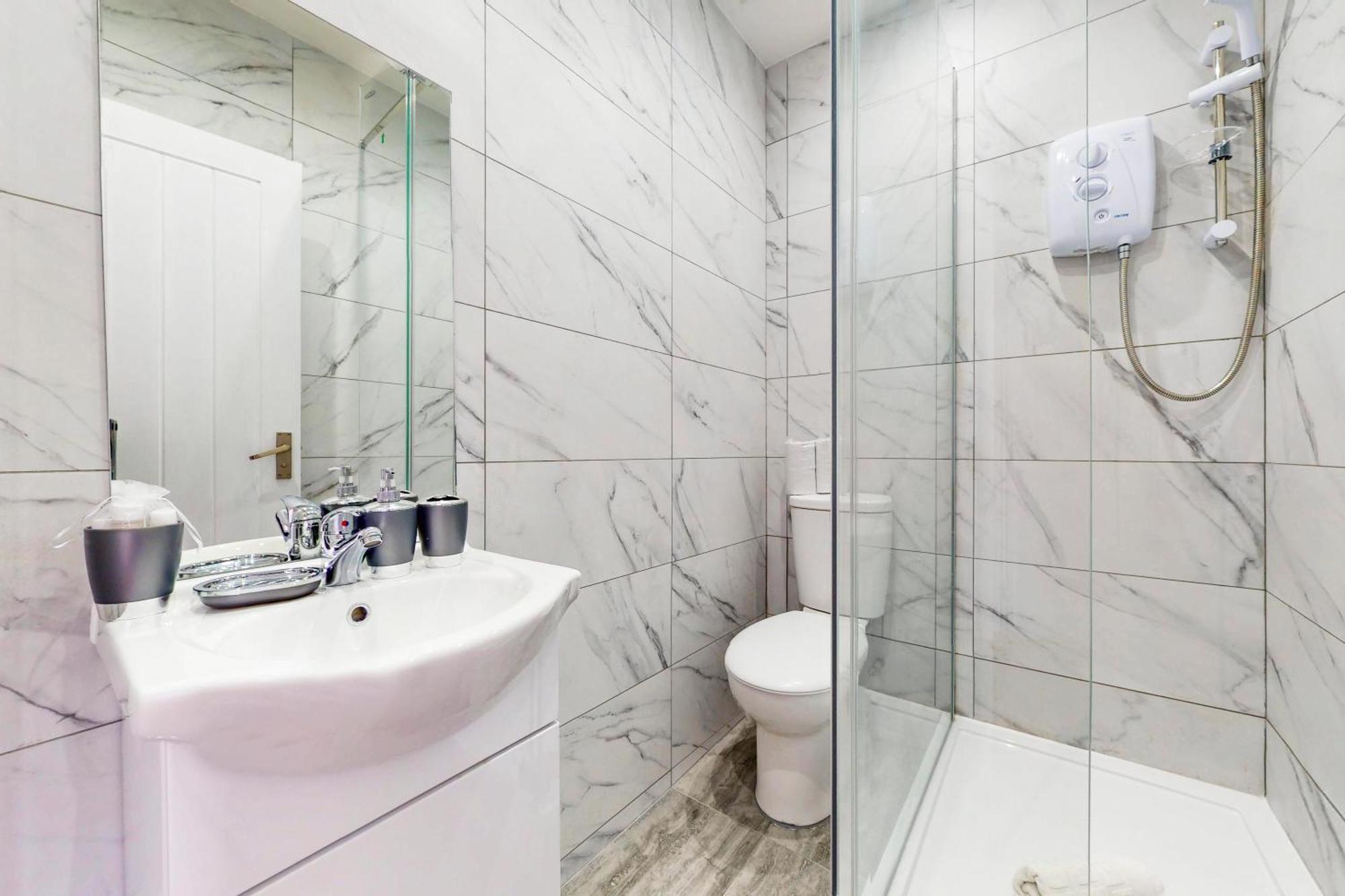 2br Flat 5 Min Walk To New Cross Station London