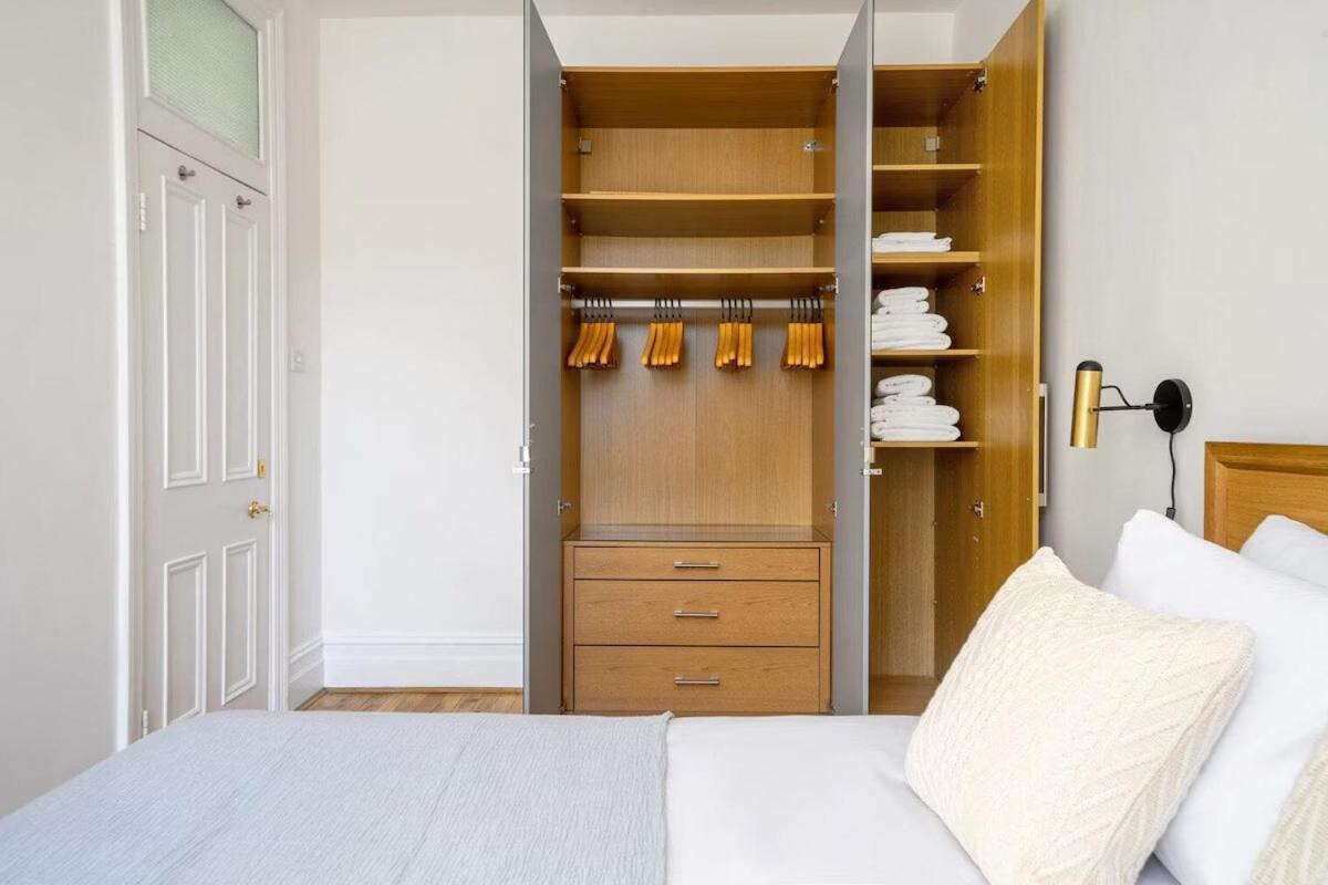 Huge 2 Bedrooms 3 Beds! Covent Gdn 3 Min To Subway *