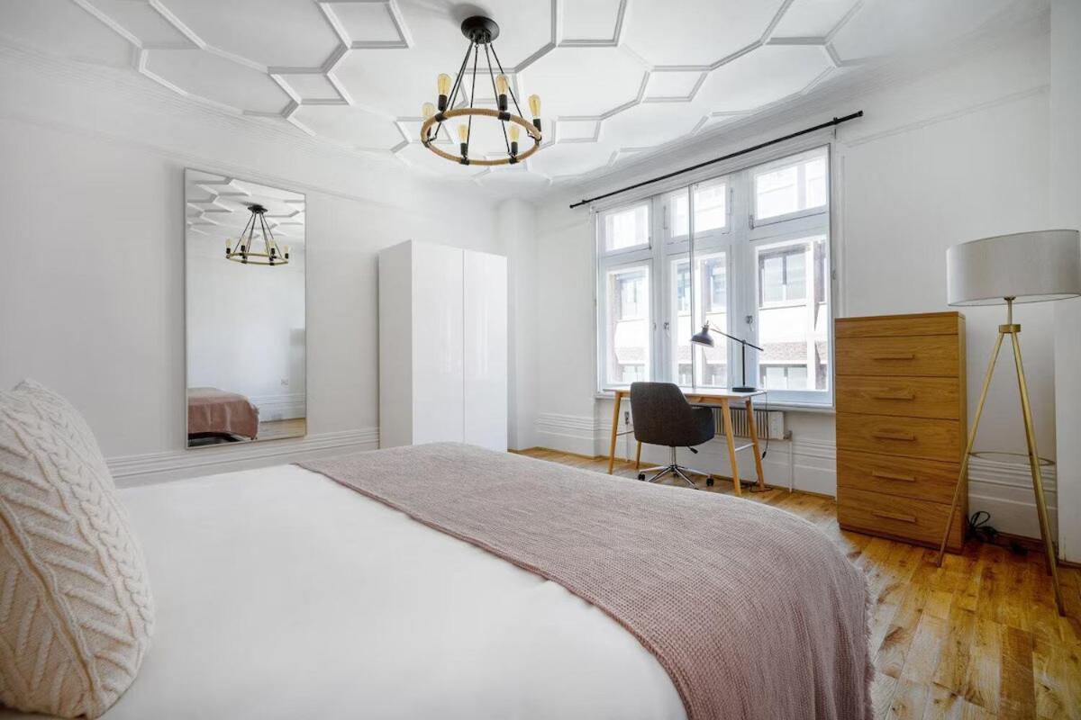 Apartment Huge 2 Bedrooms 3 Beds! Covent Gdn 3 Min To Subway London