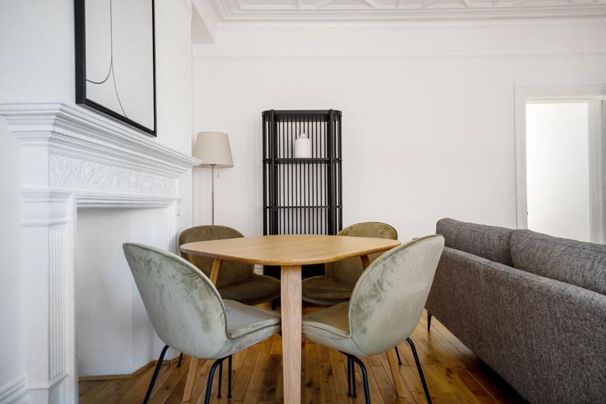 Huge 2 Bedrooms 3 Beds! Covent Gdn 3 Min To Subway Apartment *