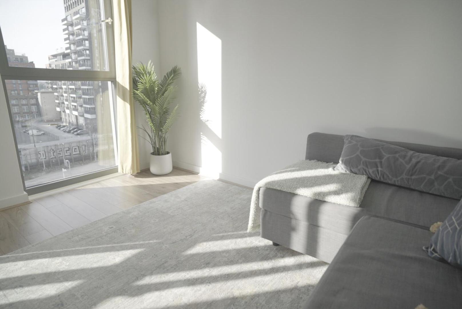 Stylish & Spacious 2-bed In Hale Village - Perfect For Your Stay!