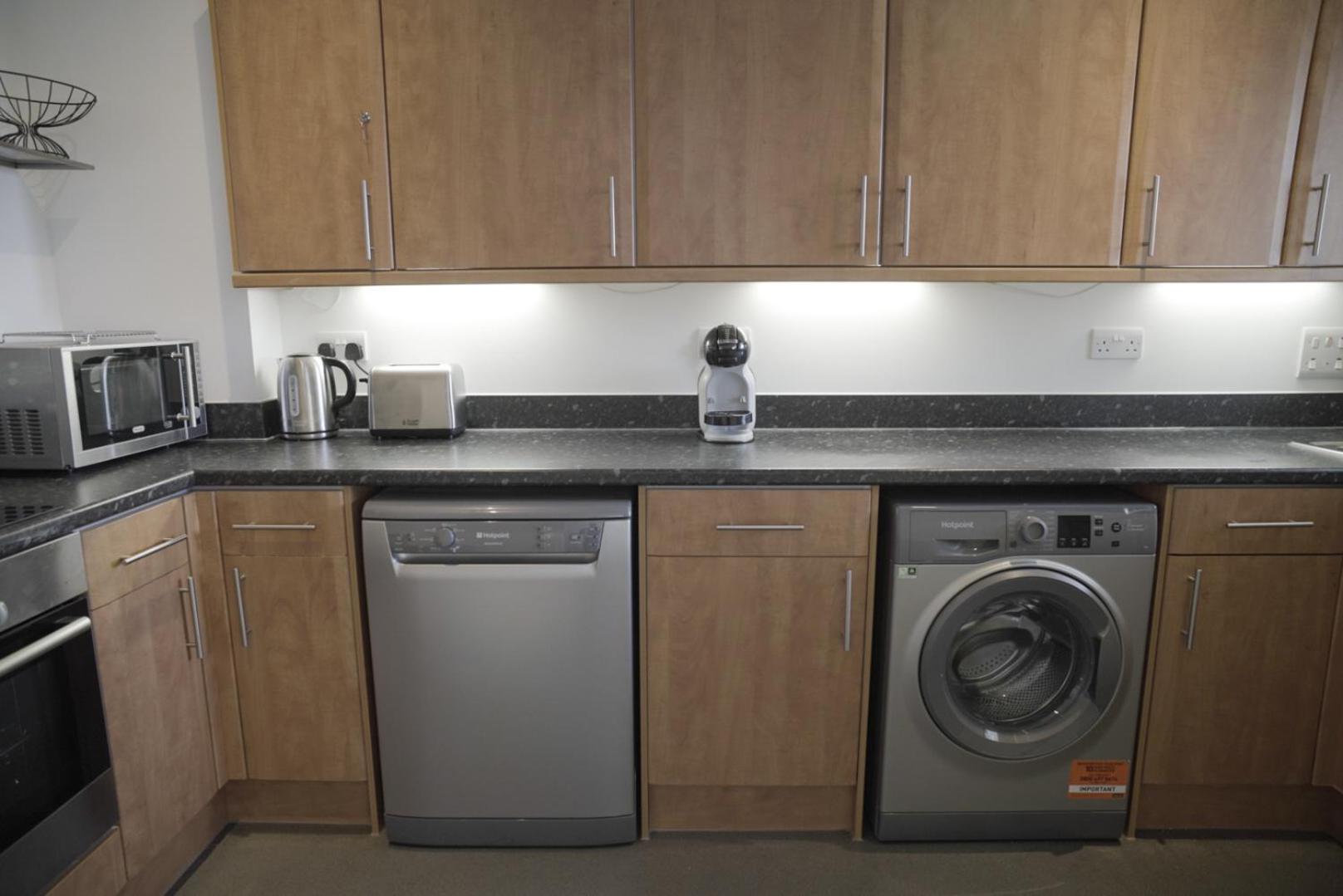 Stylish & Spacious 2-bed In Hale Village - Perfect For Your Stay! Apartment *