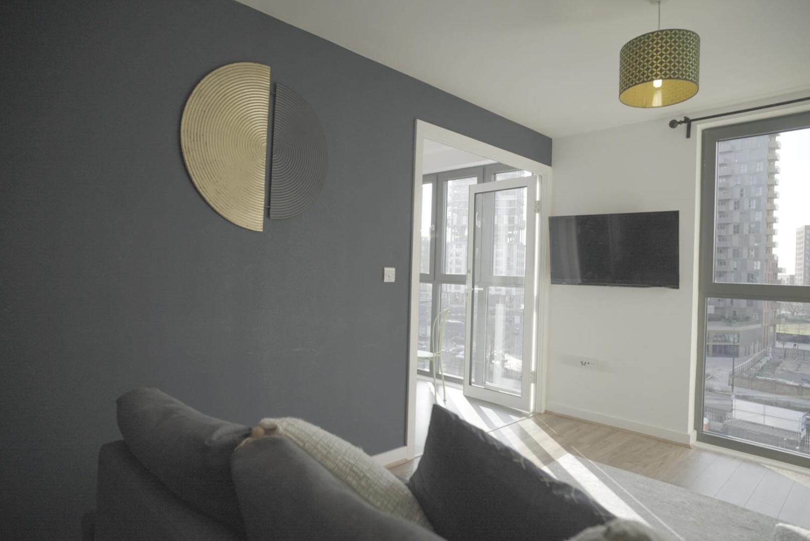Stylish & Spacious 2-bed In Hale Village - Perfect For Your Stay! Apartment