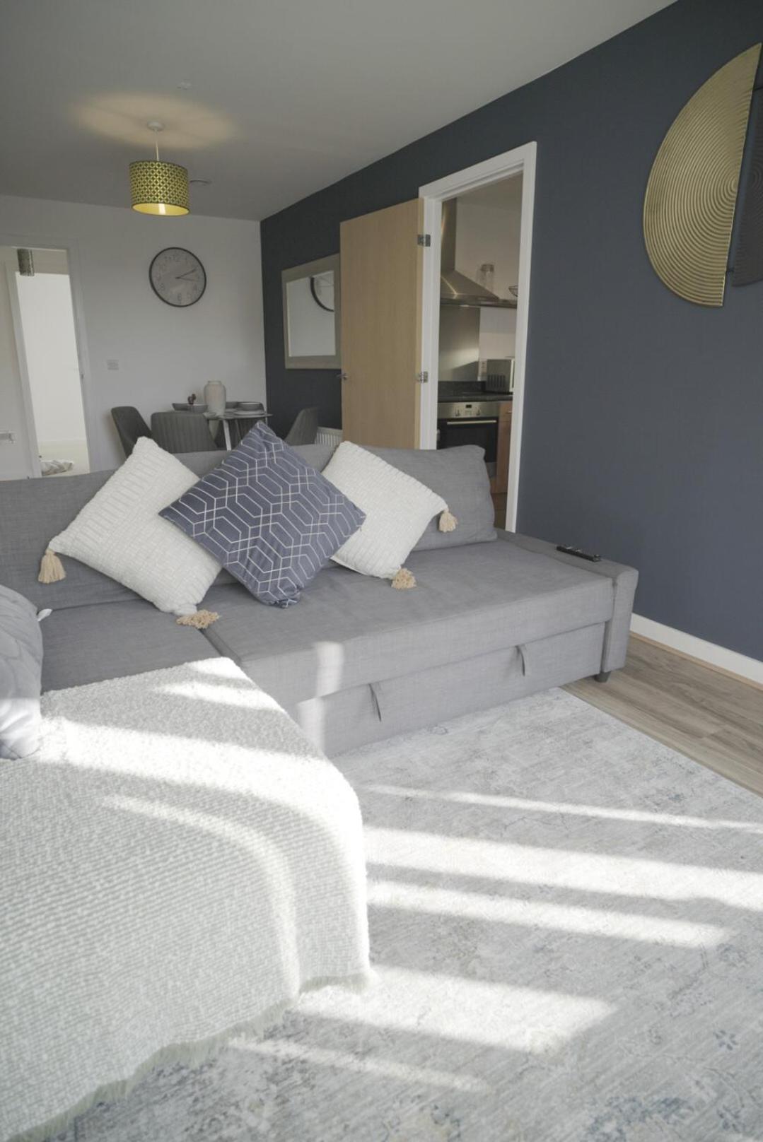 Apartment Stylish & Spacious 2-bed In Hale Village - Perfect For Your Stay! London