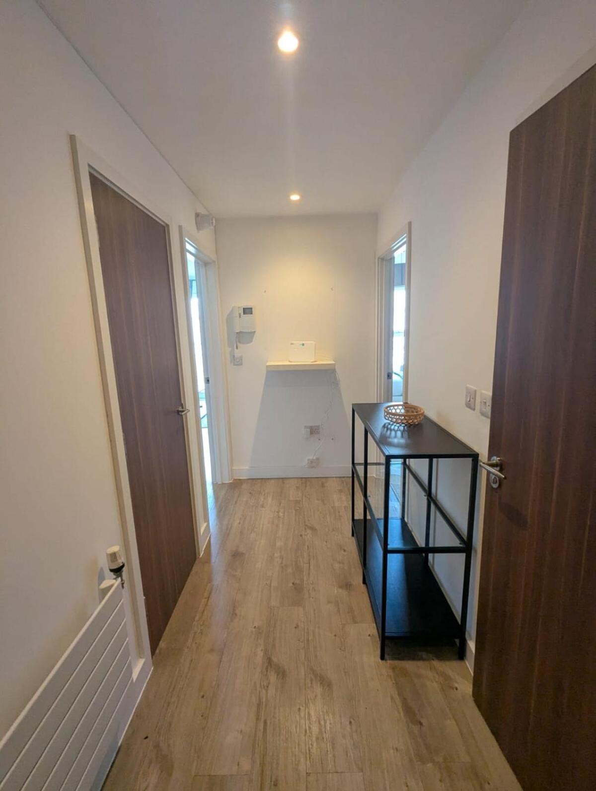 Modern Large Flat 1min To Stockwell Station With Skyscraper View Apartment London