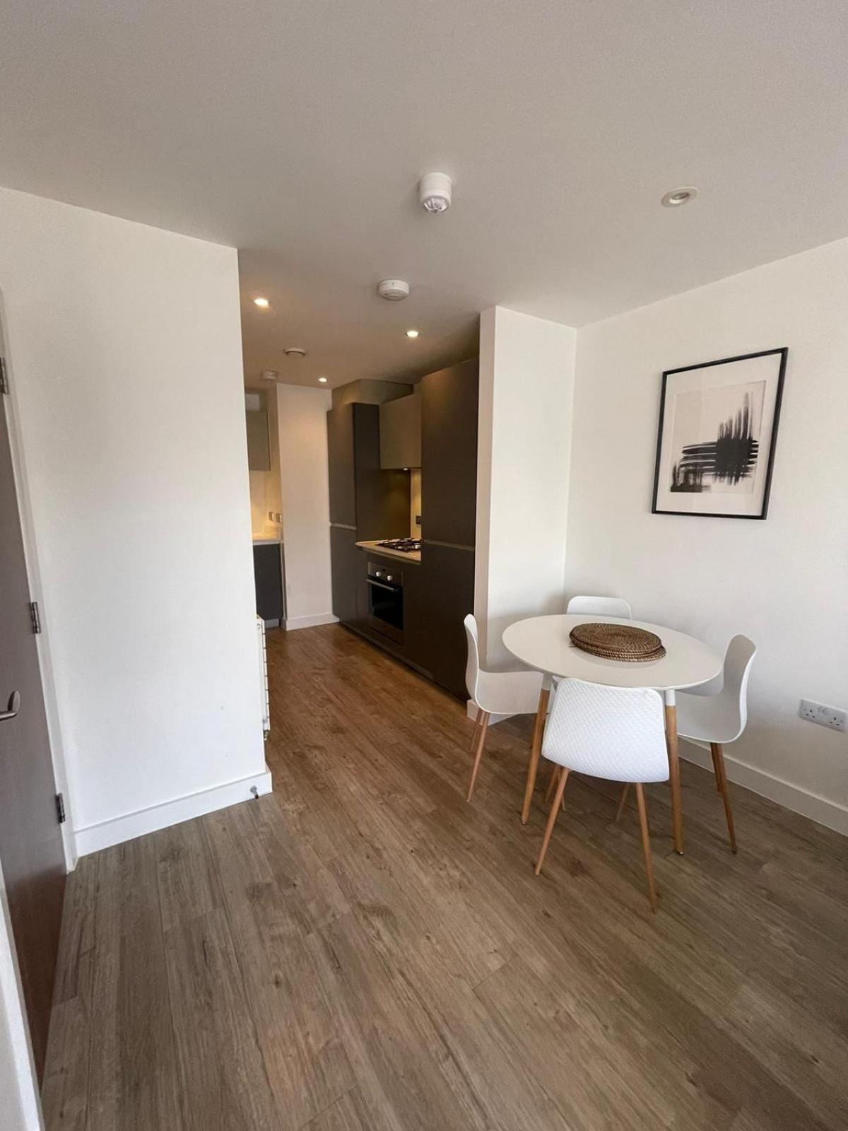 Apartment Modern Large Flat 1min To Stockwell Station With Skyscraper View London