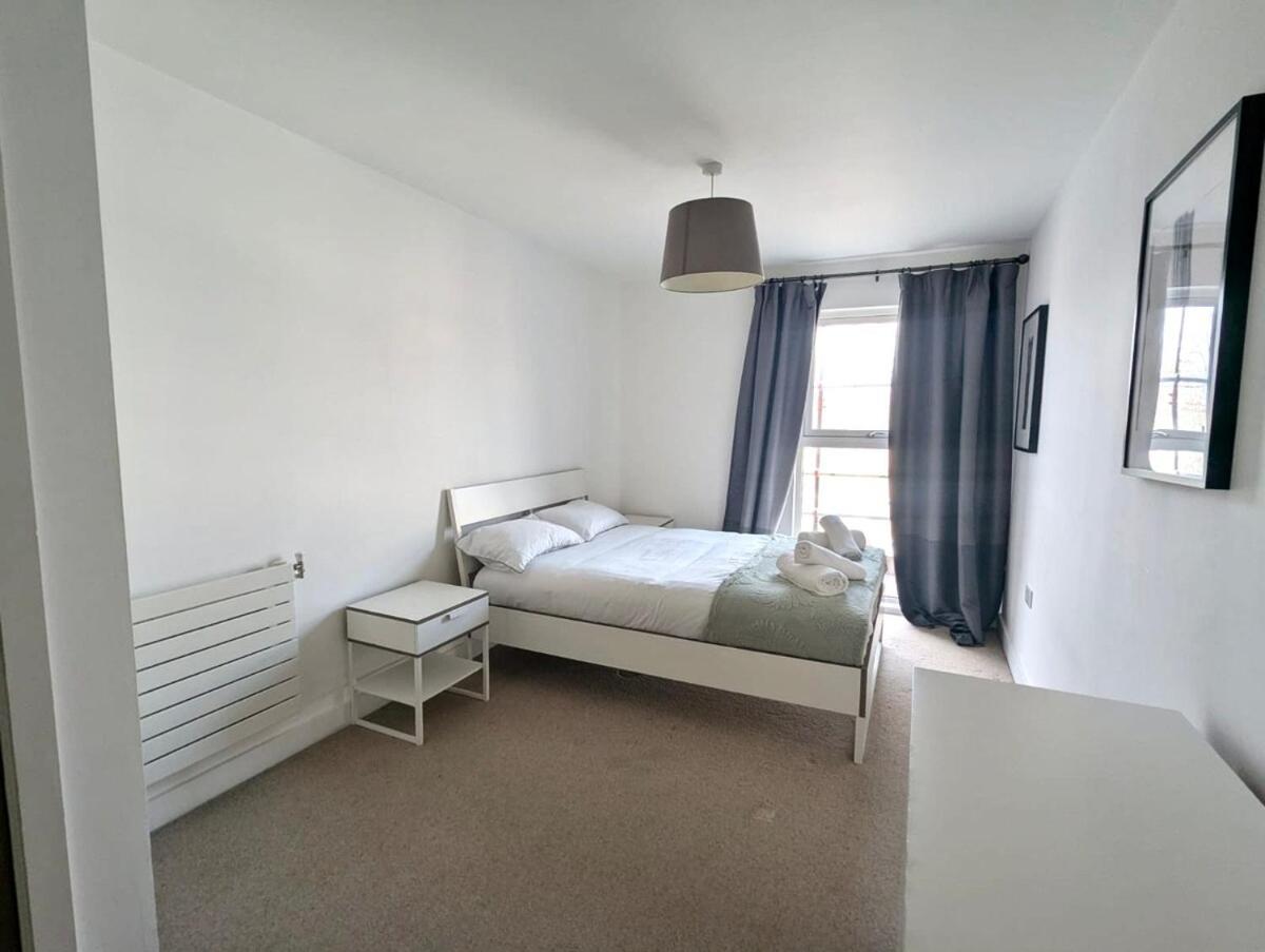 Modern Large Flat 1min To Stockwell Station With Skyscraper View Apartment