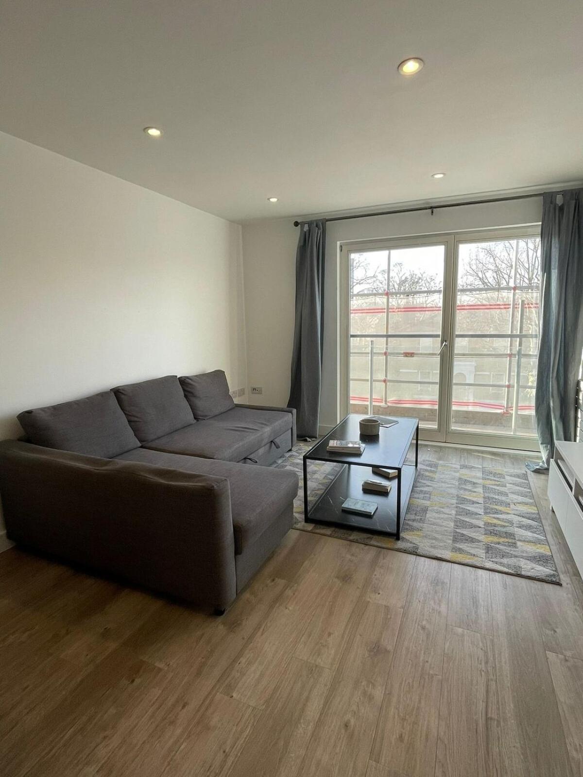 Modern Large Flat 1min To Stockwell Station With Skyscraper View Apartment *