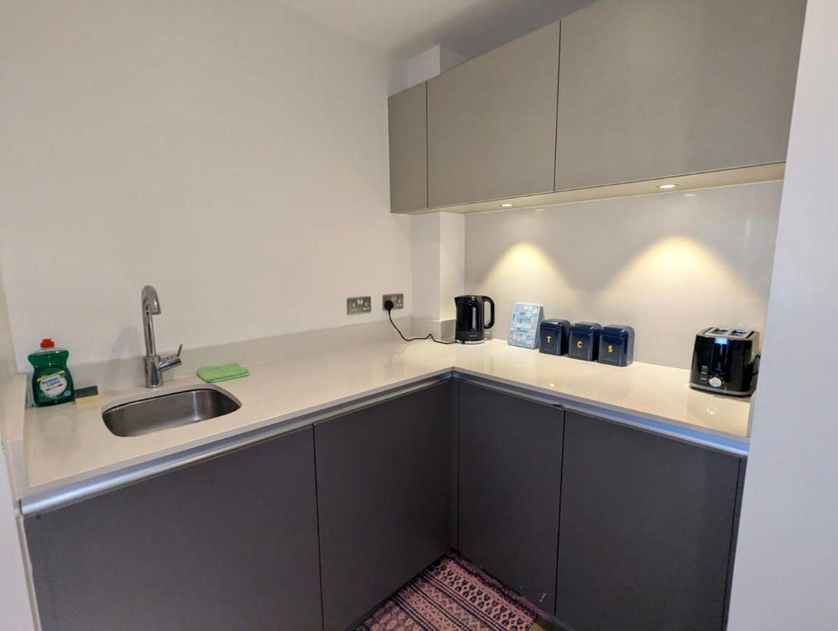 Modern Large Flat 1min To Stockwell Station With Skyscraper View Apartment *
