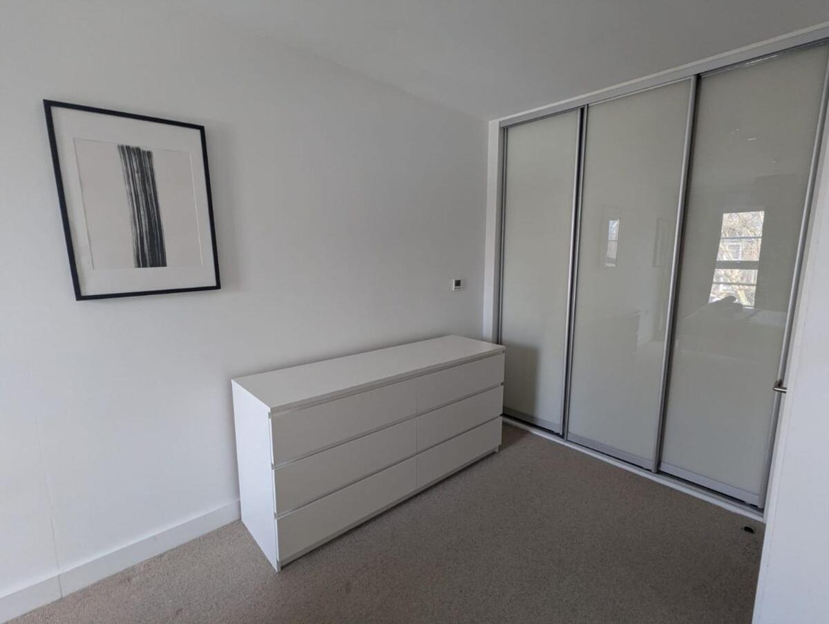 Modern Large Flat 1min To Stockwell Station With Skyscraper View *