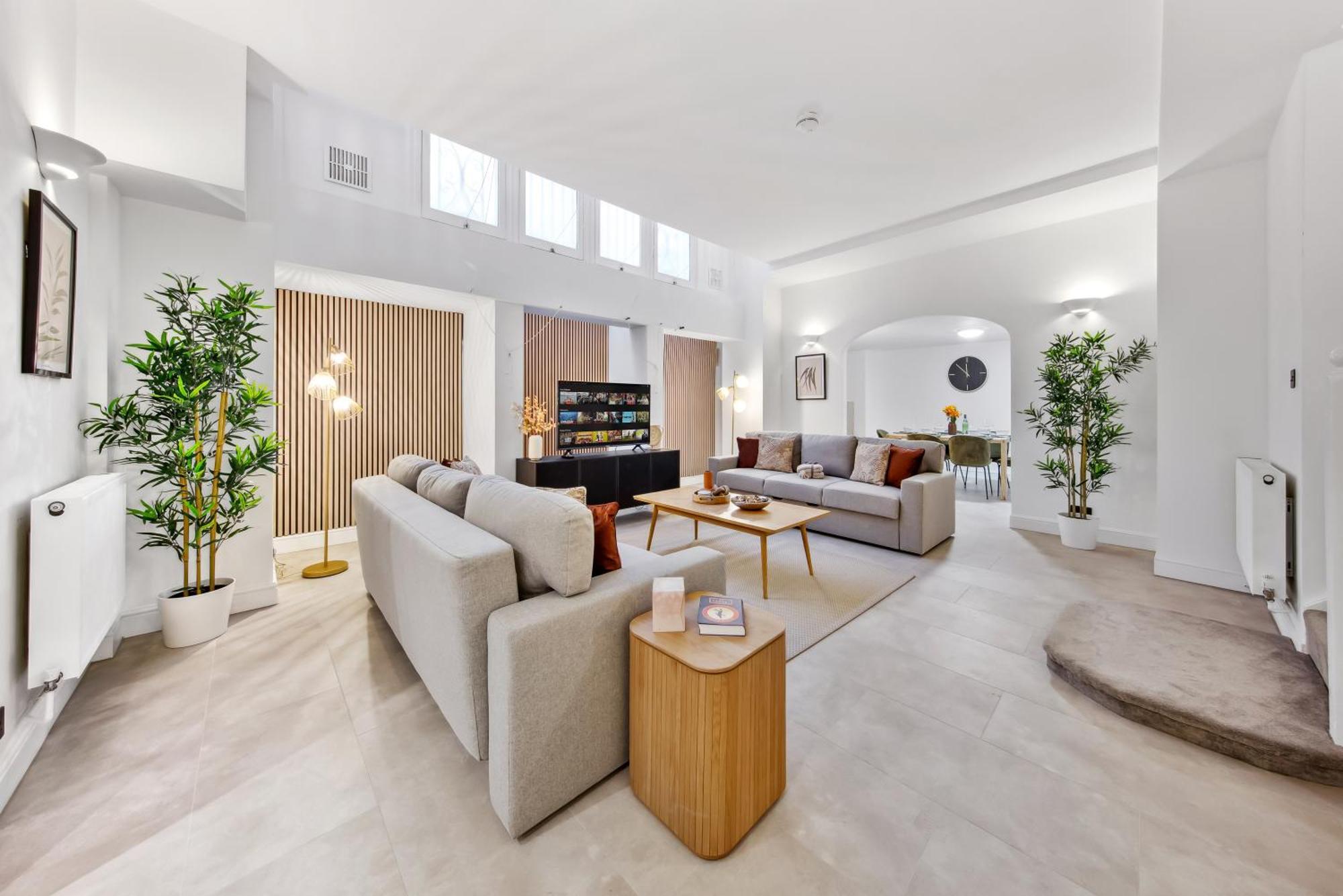 Modern 2 Bed Flat - Near Farringdon & Old Street Station - *