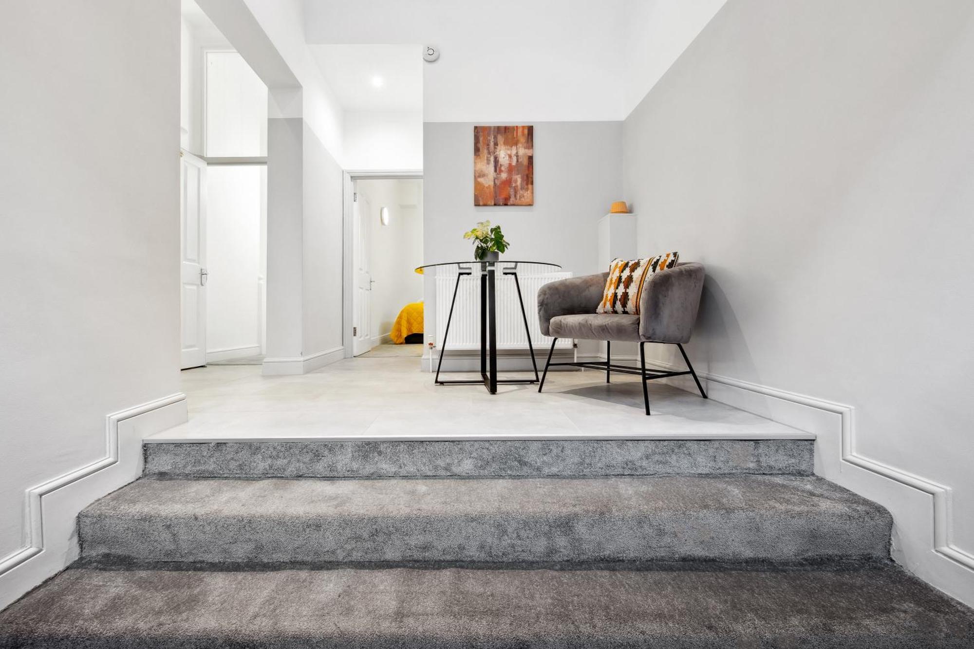Modern 2 Bed Flat - Near Farringdon & Old Street Station -