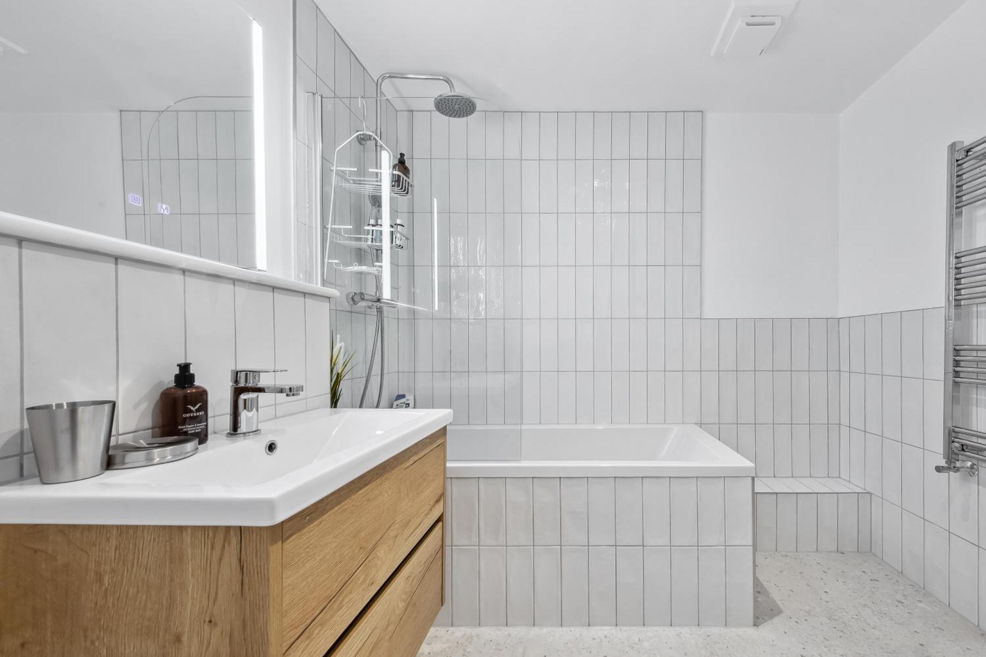 Modern 2 Bed Flat - Near Farringdon & Old Street Station - * London