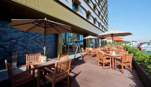 Comfortable En-suite Near Metro, Steps From Elizabeth Line *