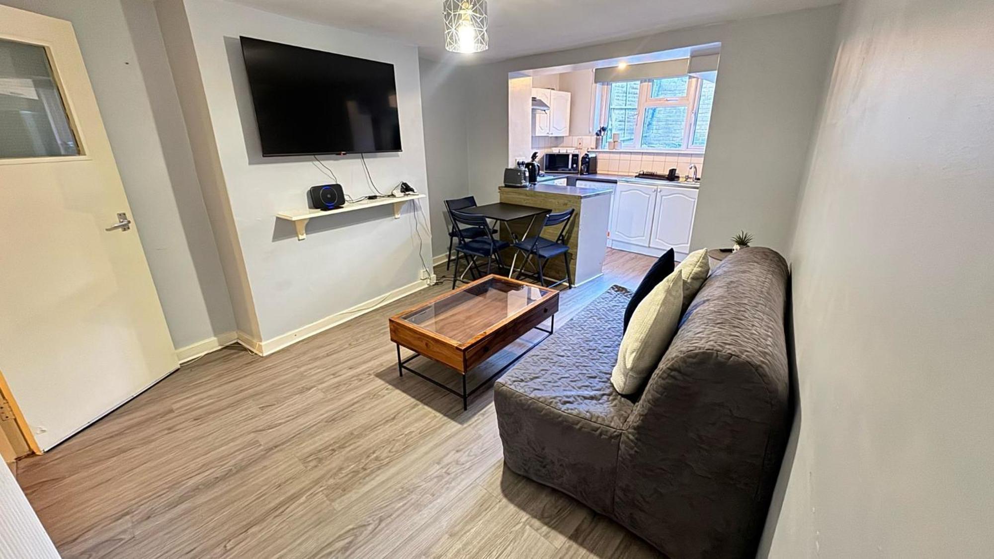 - Close To Kings Cross! * London
