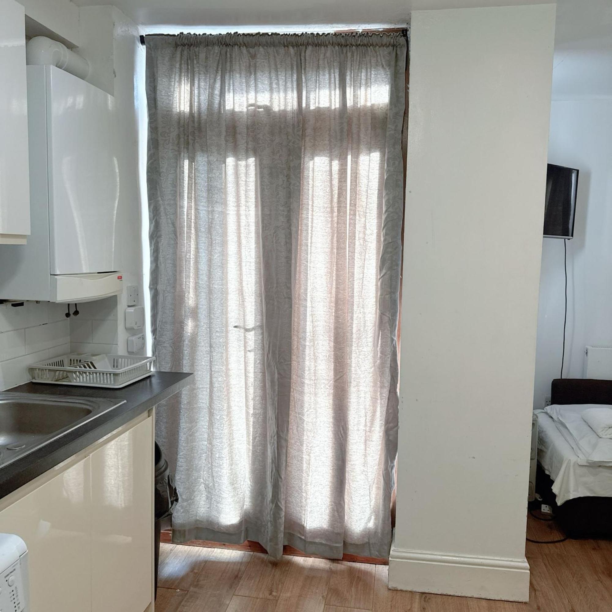 Twenty One Bed & Breakfast London