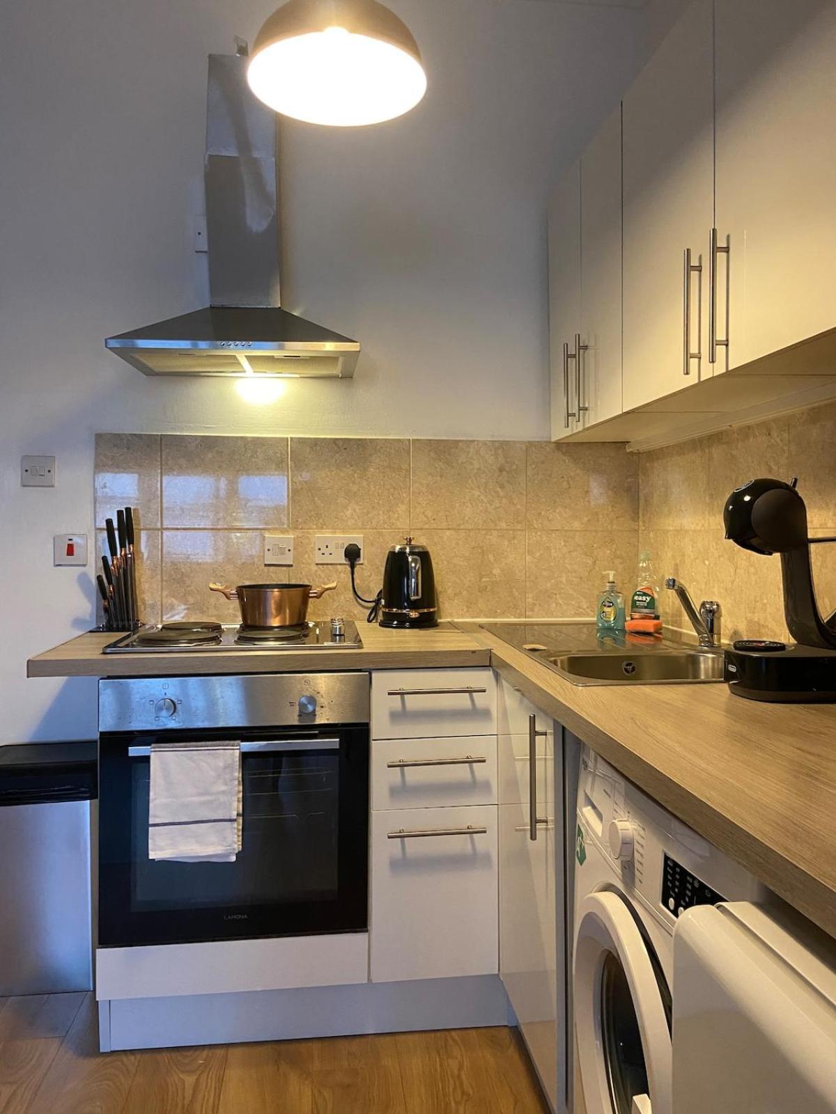Premium Flat In Zone 1 Apartment *