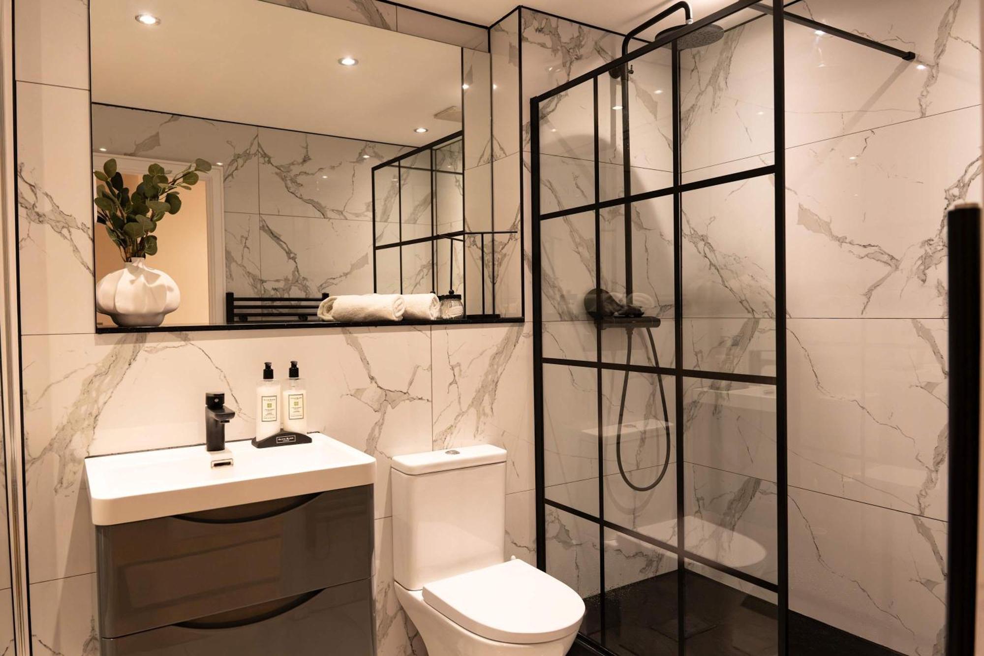 Madestays Premium Tower Hill Serviced Apartment
