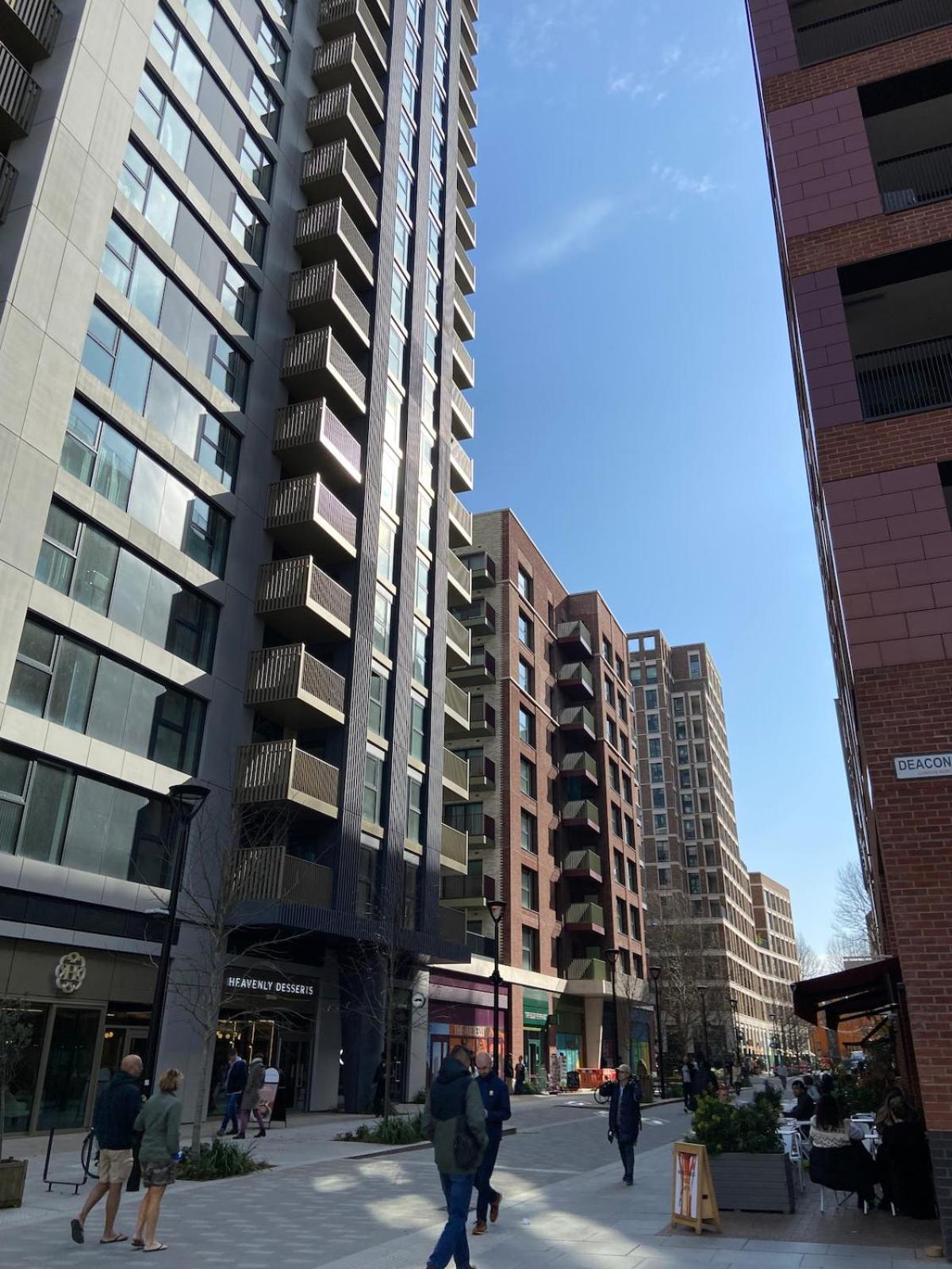 Premium Flat In Zone 1 Apartment *