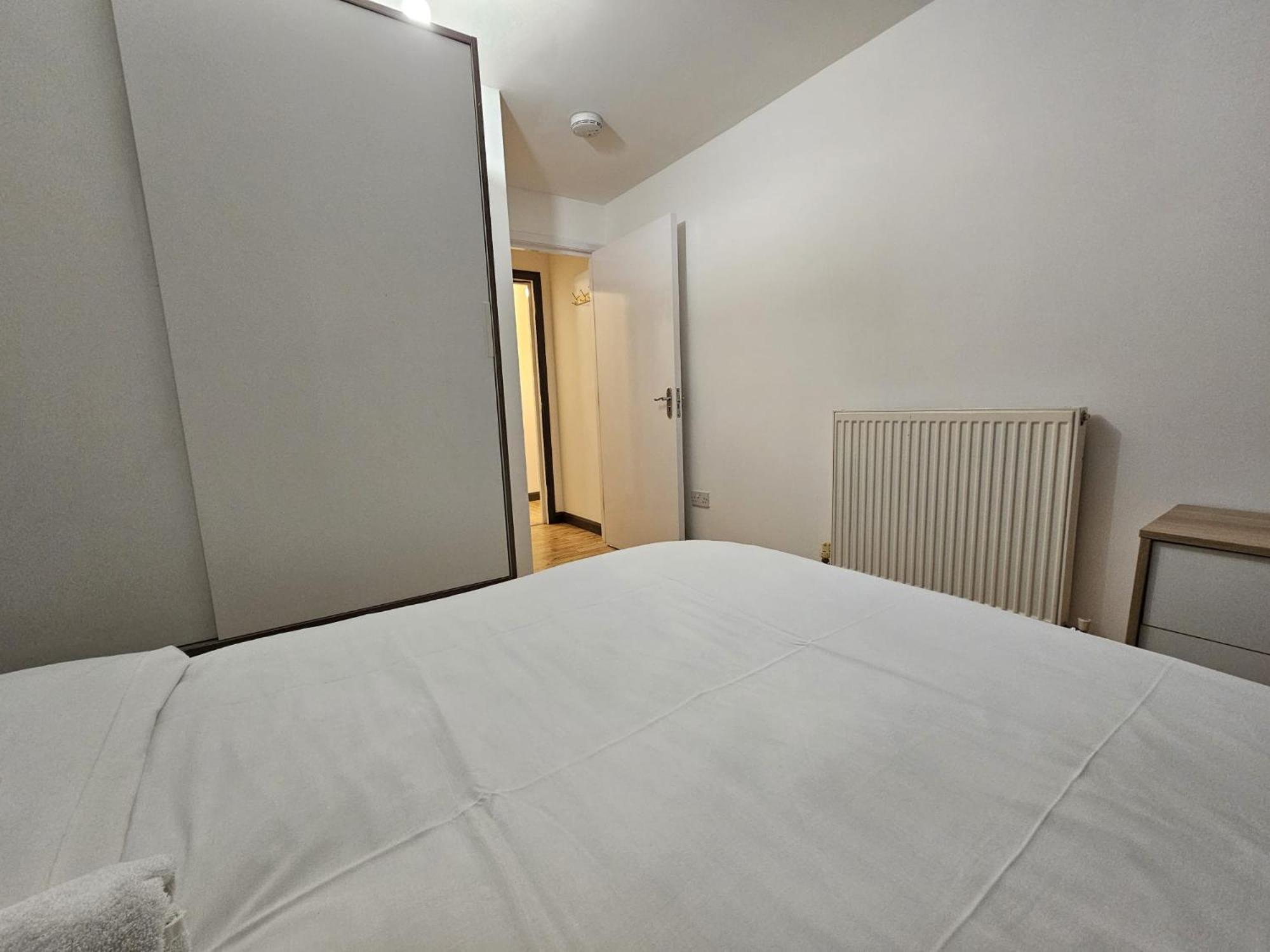 E1 Luxury * London