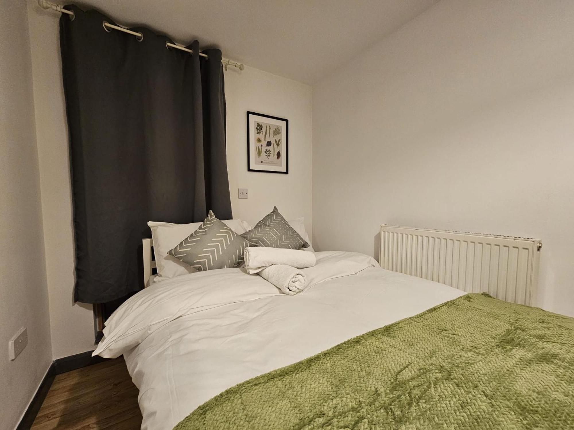 E1 Luxury * London