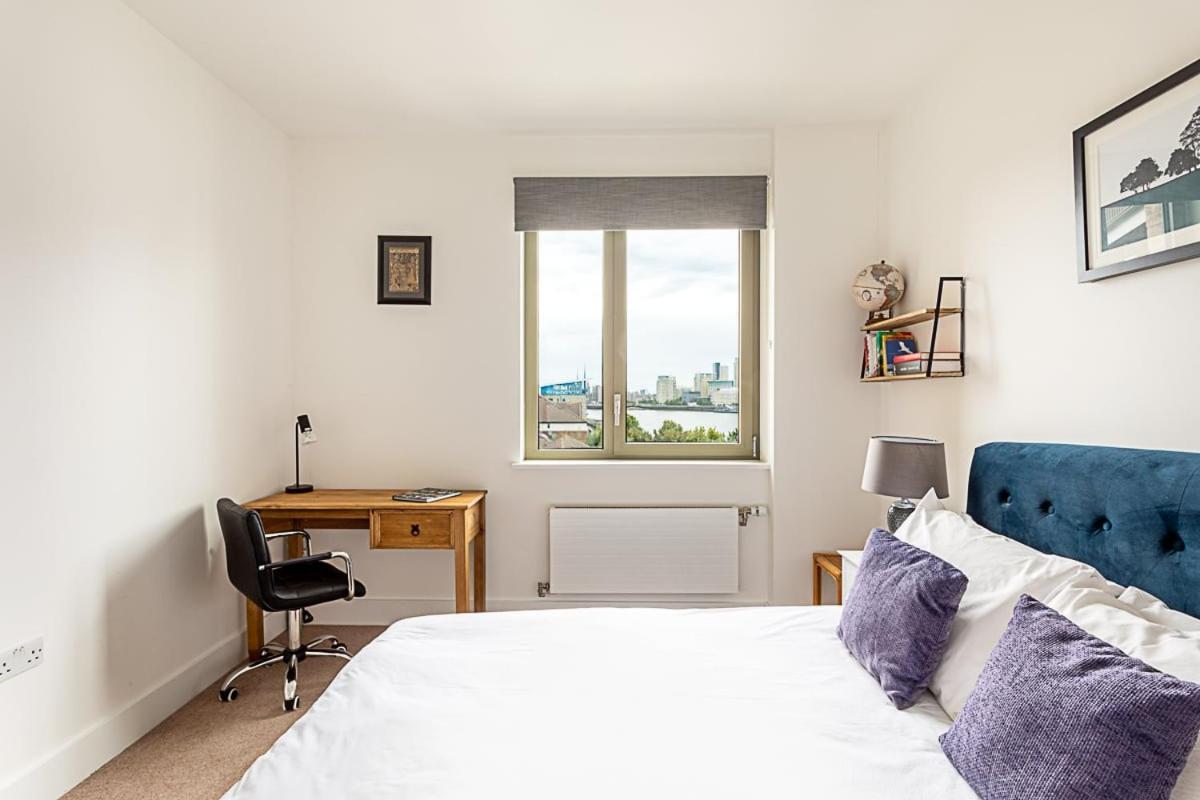 Stunning Surrey Quays Flat Apartment