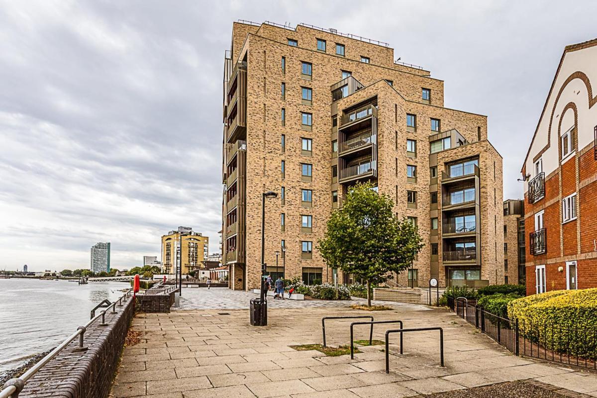 Stunning Surrey Quays Flat Apartment London