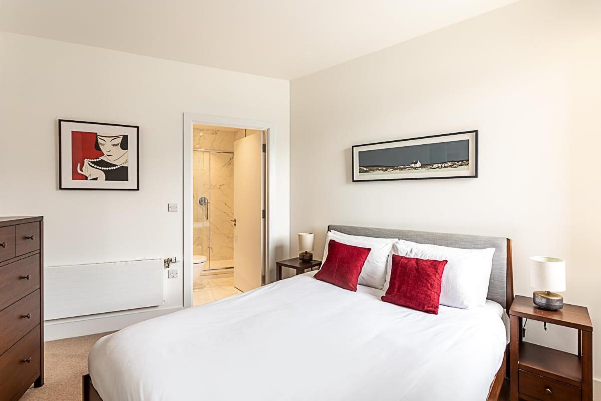 Stunning Surrey Quays Flat Apartment *