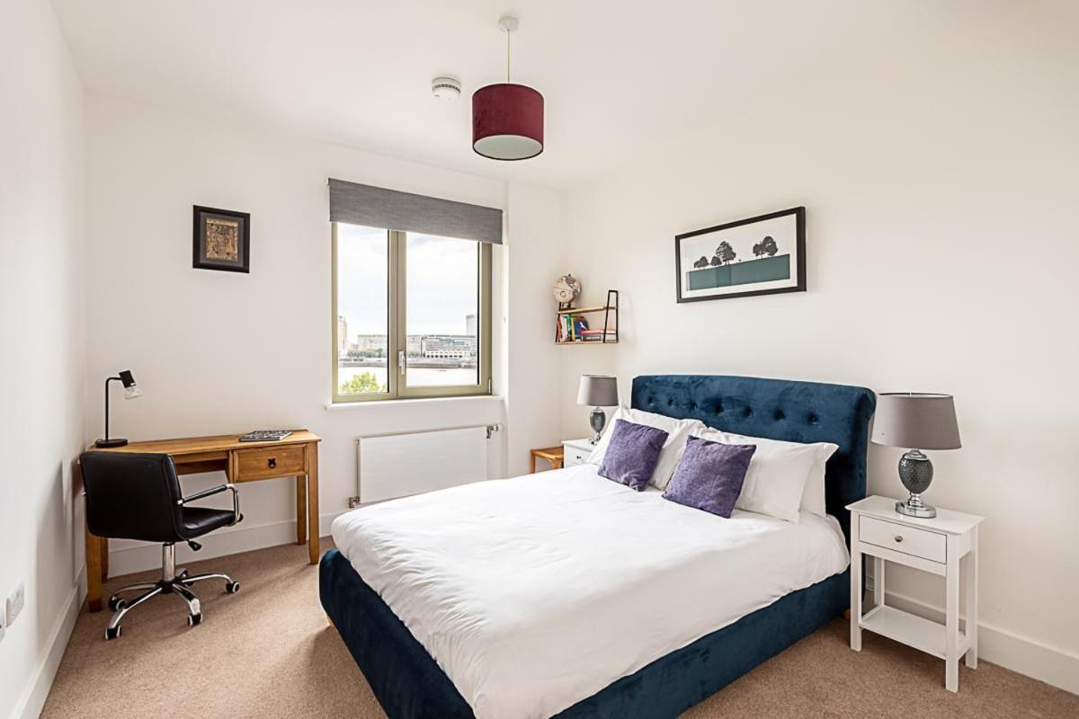 Stunning Surrey Quays Flat