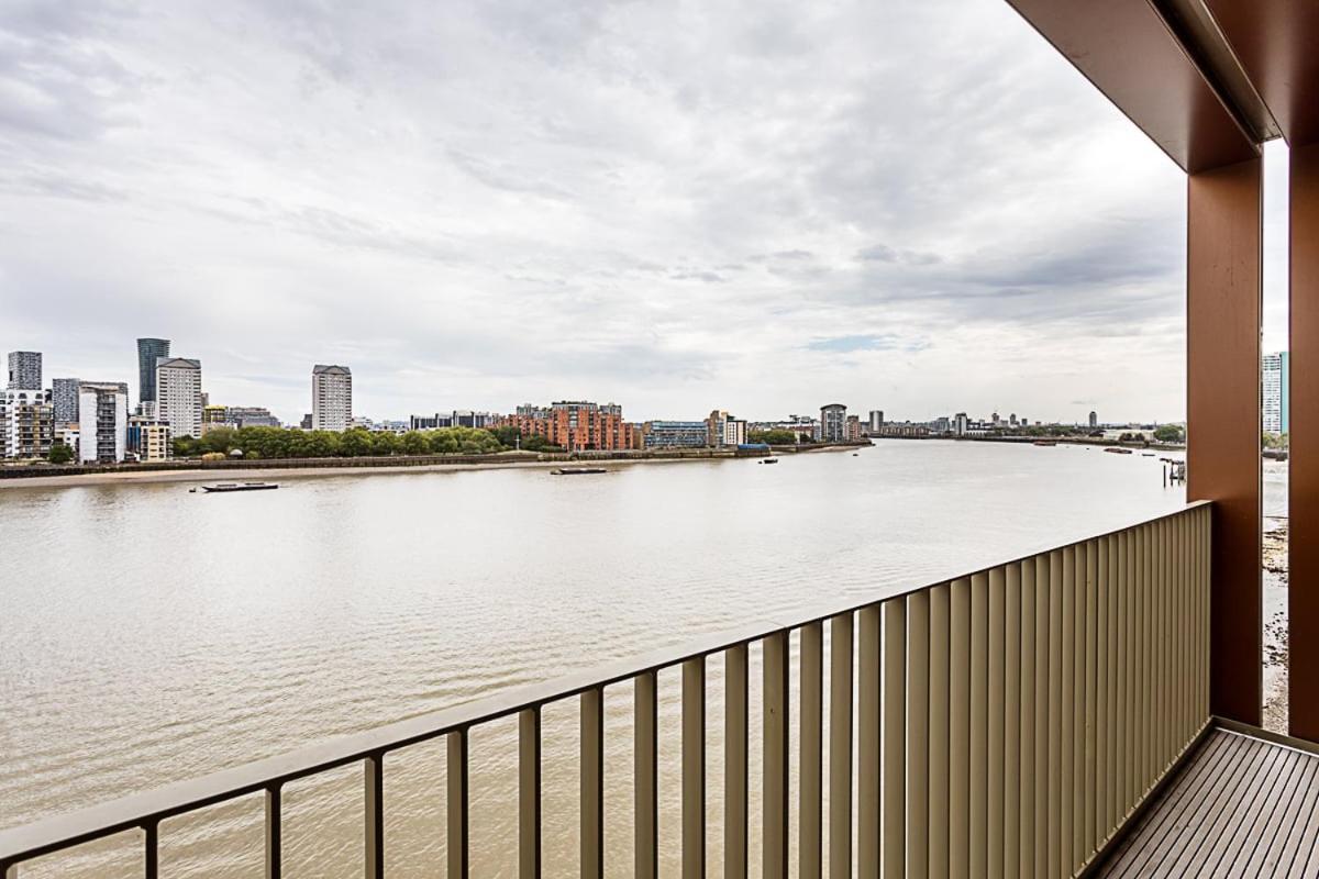 Stunning Surrey Quays Flat Apartment *