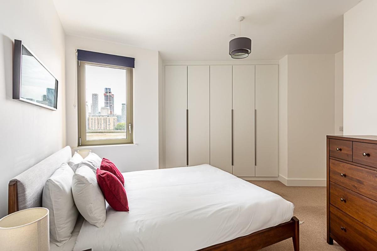 Stunning Surrey Quays Flat *