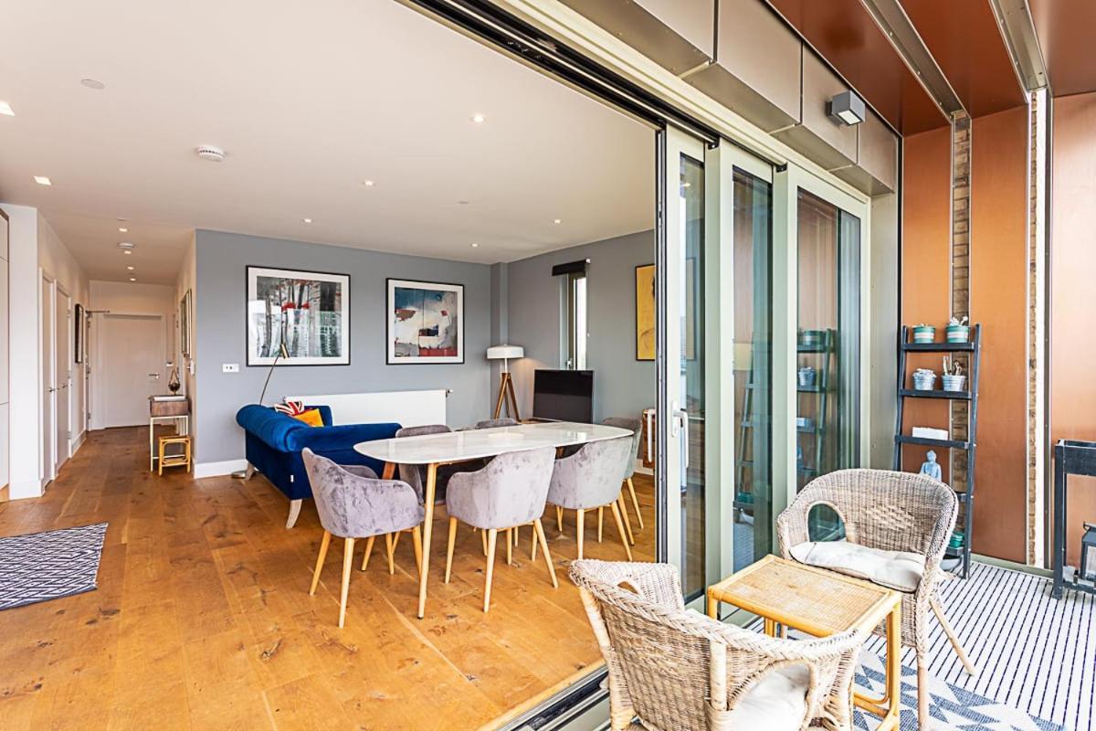 Stunning Surrey Quays Flat Apartment
