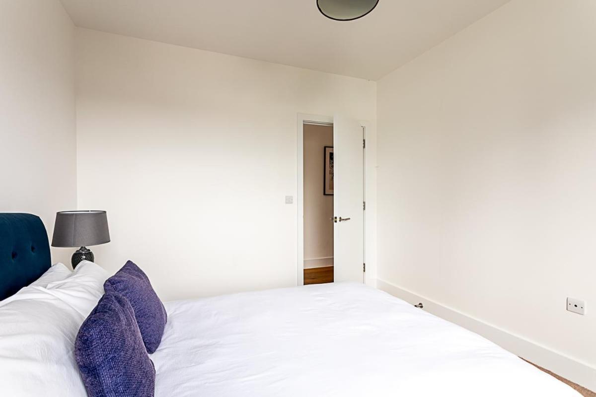 Apartment Stunning Surrey Quays Flat *