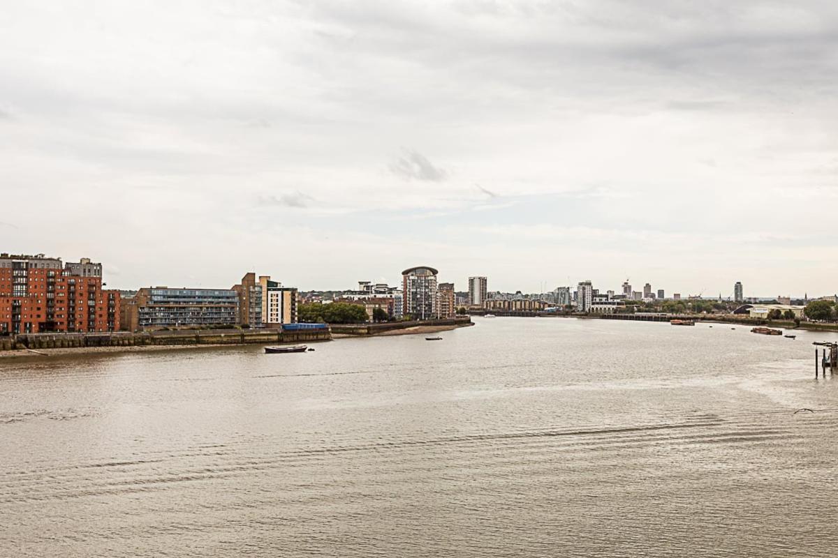Stunning Surrey Quays Flat Apartment *