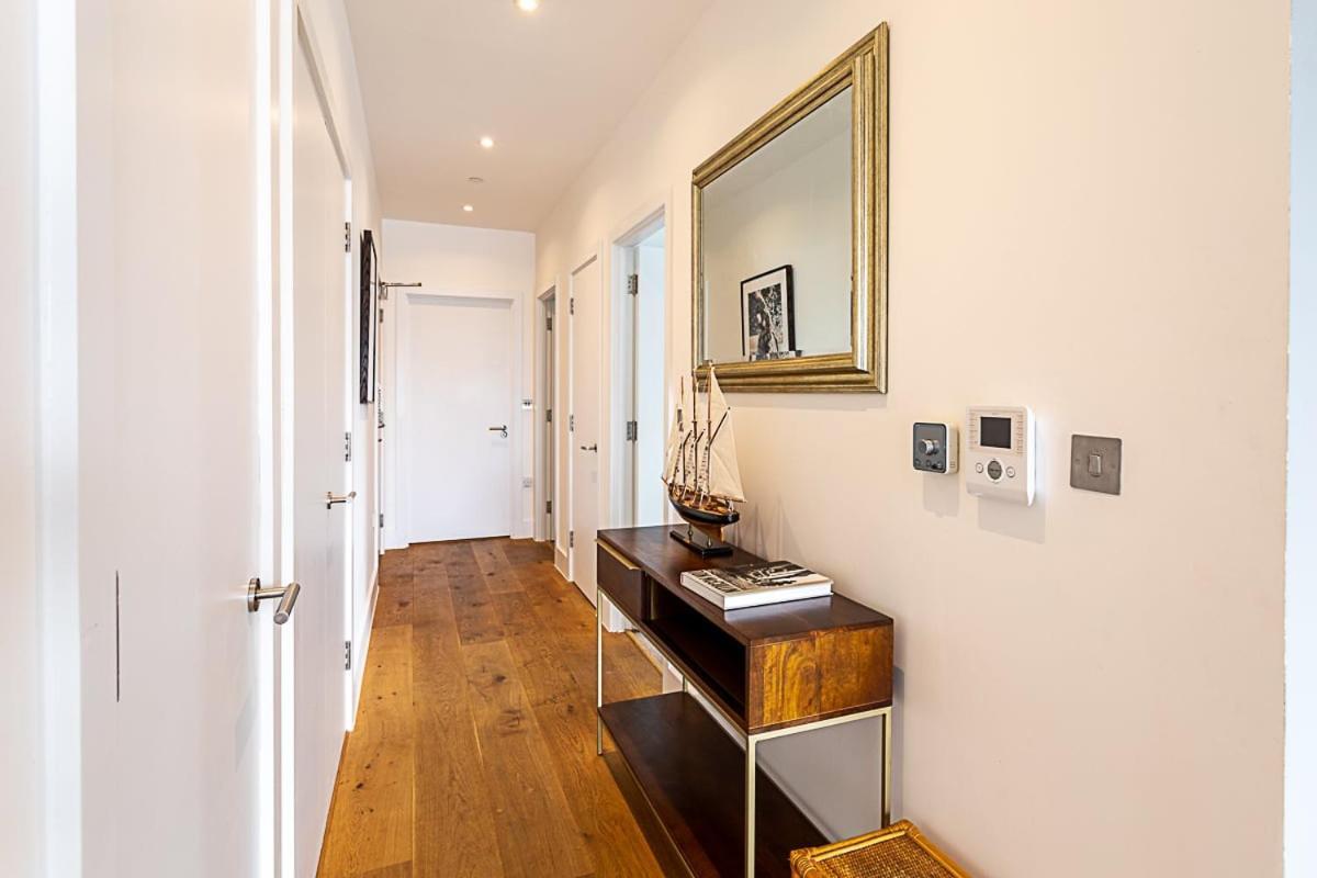 Apartment Stunning Surrey Quays Flat