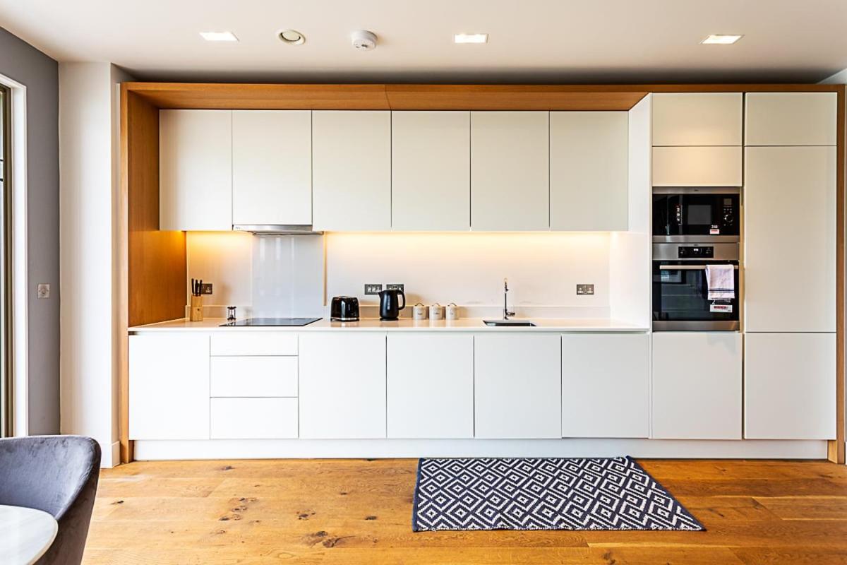 Stunning Surrey Quays Flat Apartment *
