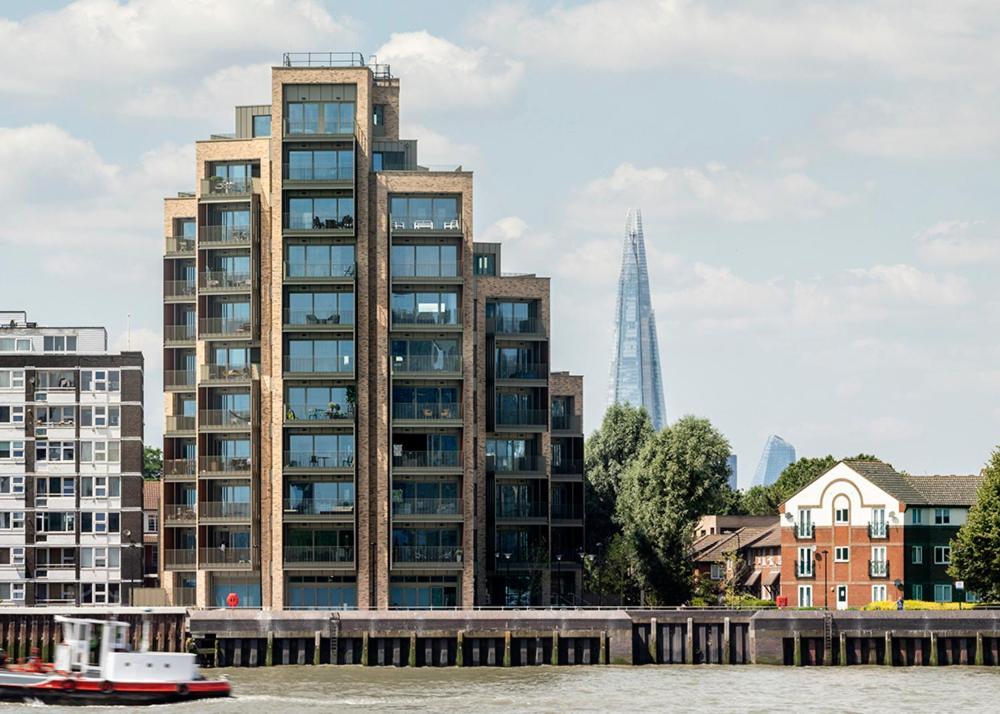 Stunning Surrey Quays Flat Apartment London