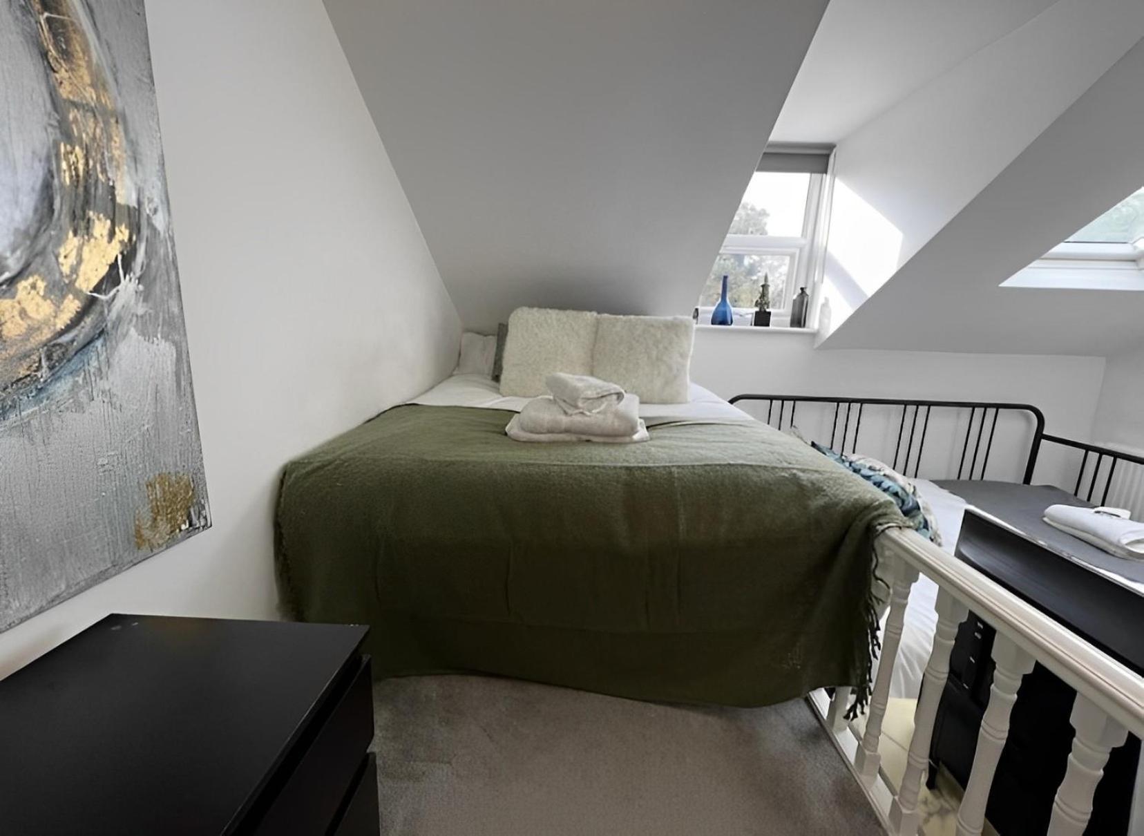Compact Loftstudio Shepherdsbush Nearcentre Apartment *