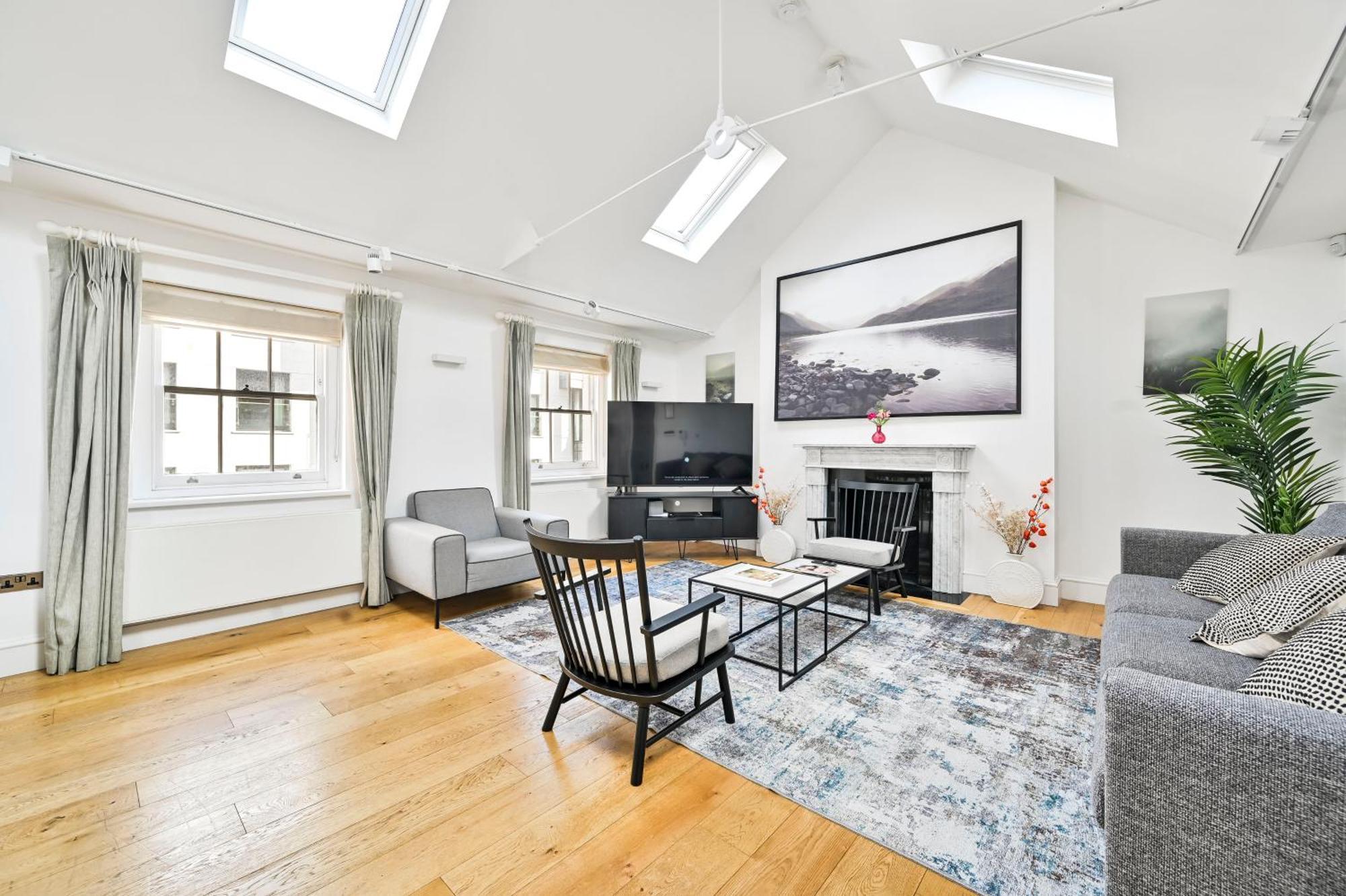 Spacious Fitzrovia 3 Bed Apartment