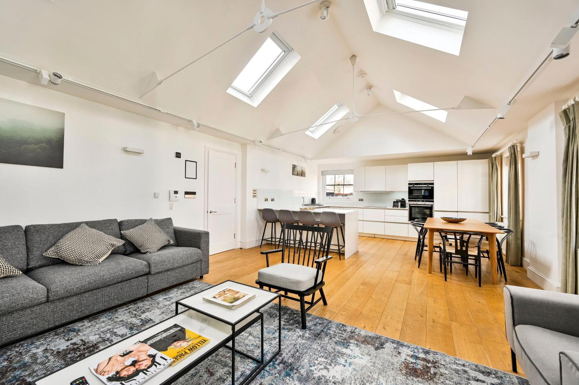 Spacious Fitzrovia 3 Bed Apartment