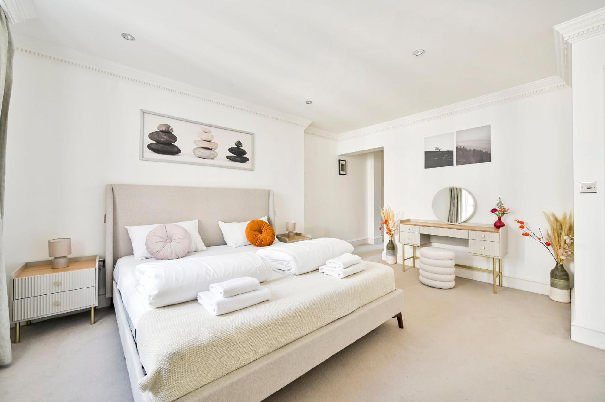 Spacious Fitzrovia 3 Bed London