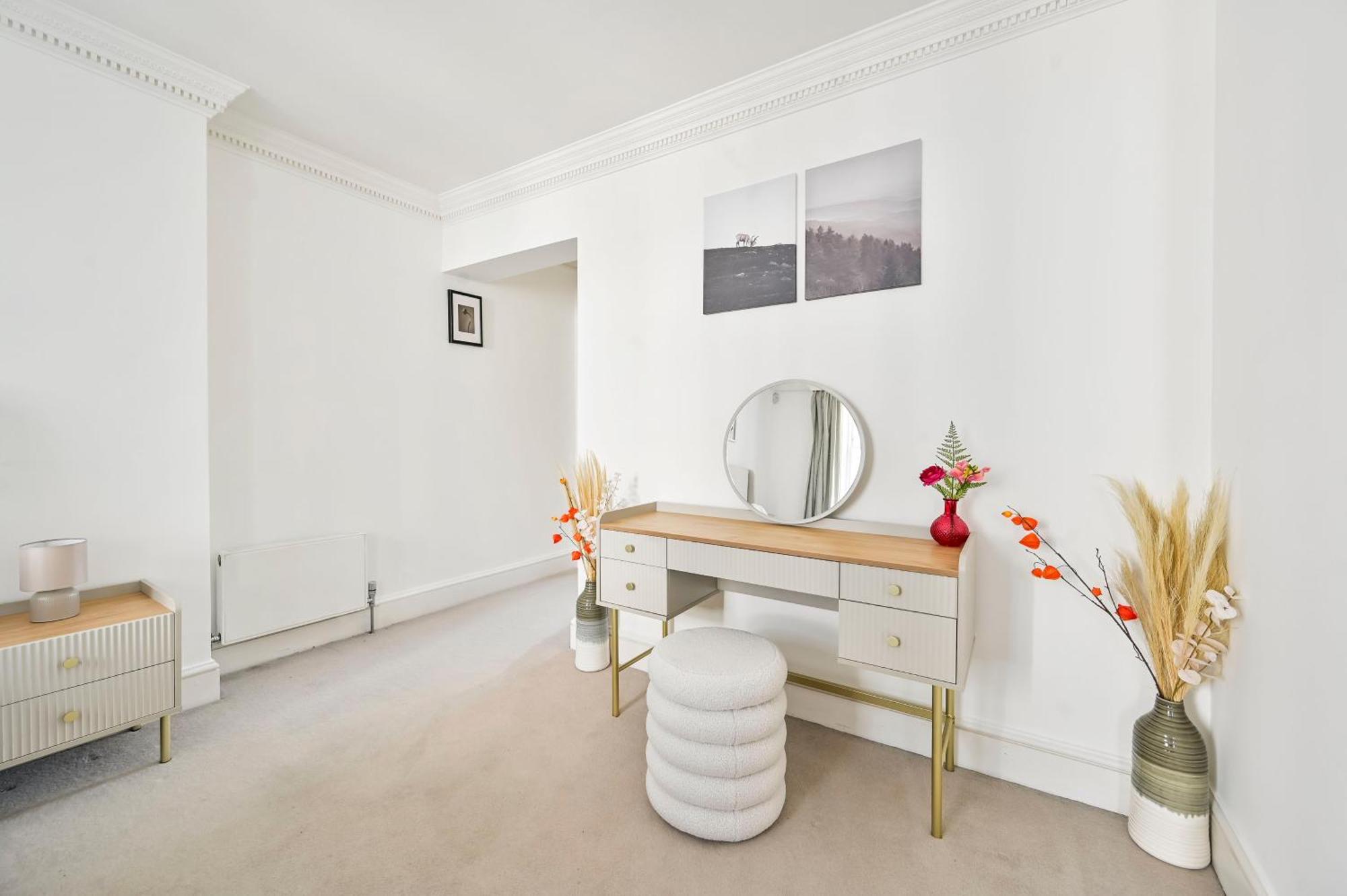 Spacious Fitzrovia 3 Bed Apartment
