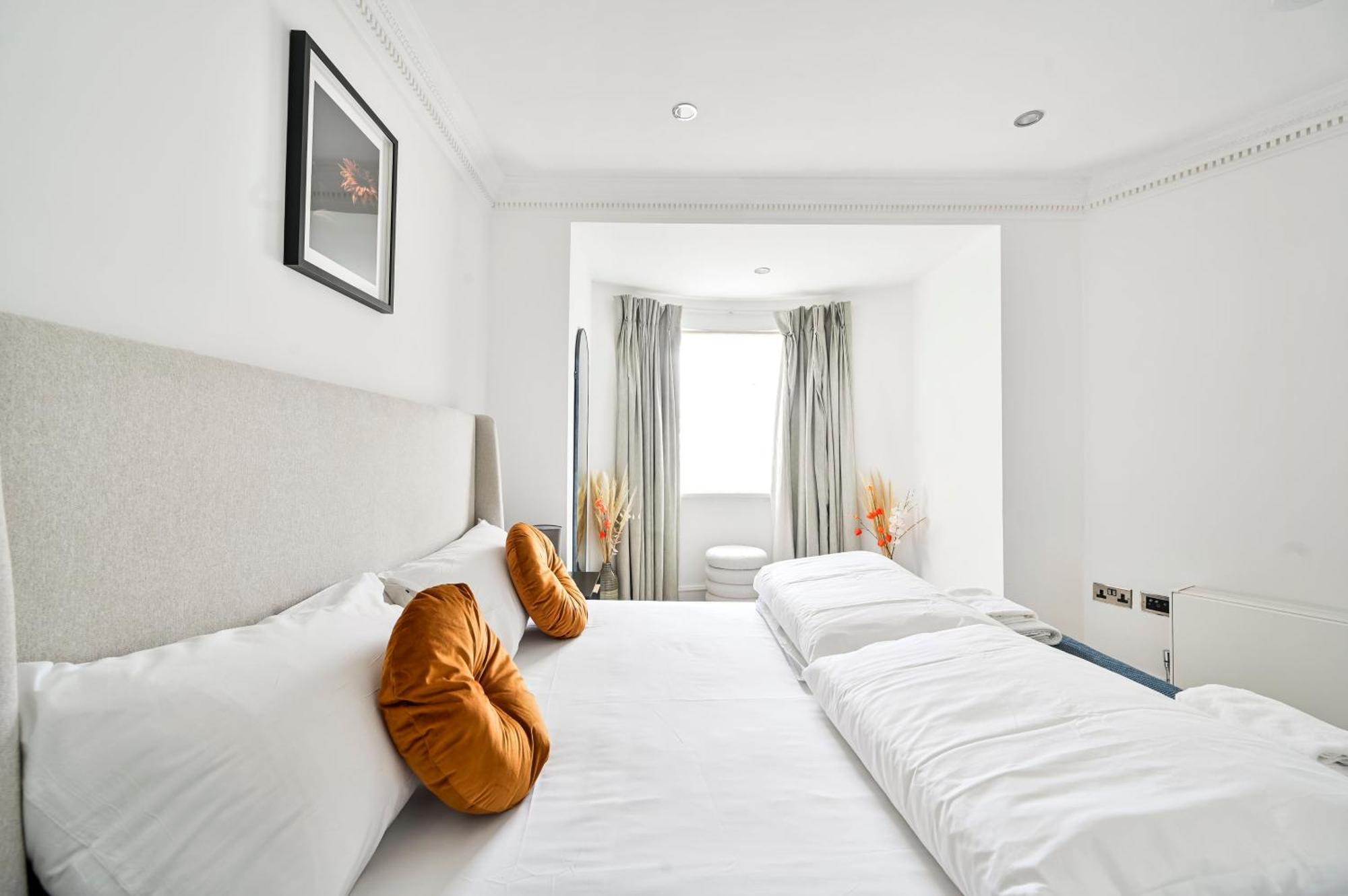 Spacious Fitzrovia 3 Bed Apartment London
