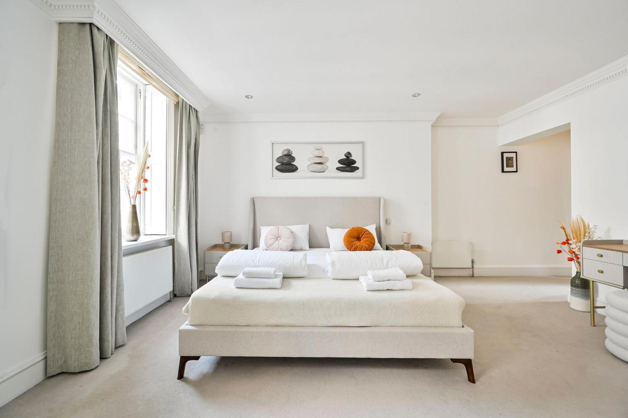 Spacious Fitzrovia 3 Bed London