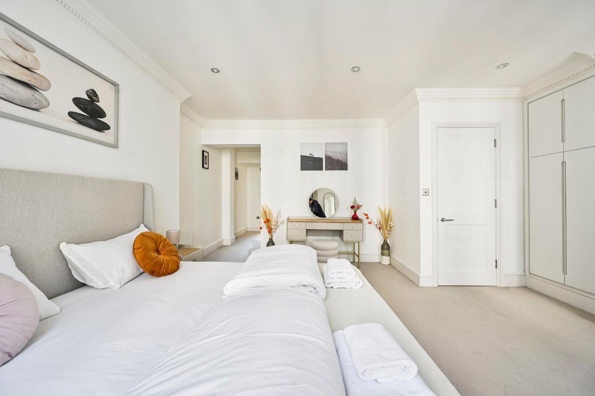 Spacious Fitzrovia 3 Bed * London