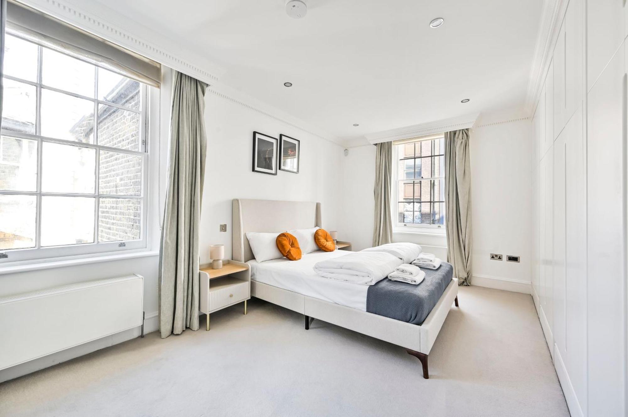 Spacious Fitzrovia 3 Bed London