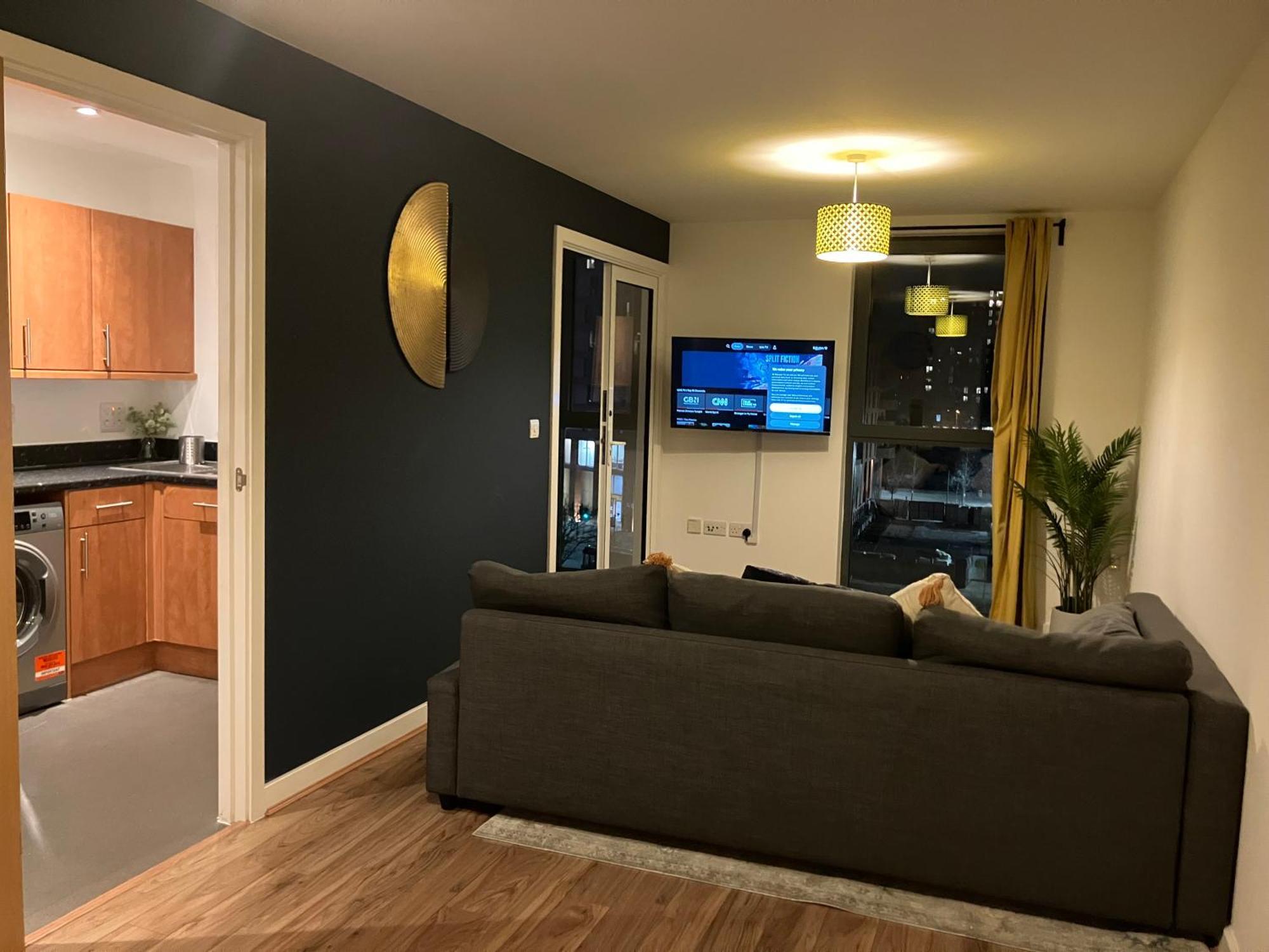 Stylish & Spacious 2-bed In Hale Village - Perfect For Your Stay! * London